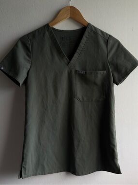FIGS Scrub Top in Moss